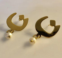 Load image into Gallery viewer, Custom Earring - letter + pearl
