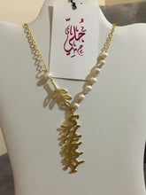 Load image into Gallery viewer, Name Necklace - Leaf pearl