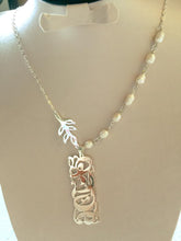 Load image into Gallery viewer, Name Necklace - Leaf pearl