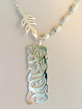 Load image into Gallery viewer, Name Necklace - Leaf pearl