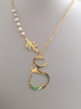 Load image into Gallery viewer, Name Necklace - Pearl leaf