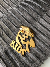 Load image into Gallery viewer, Graduation - Name + date hat Brooch