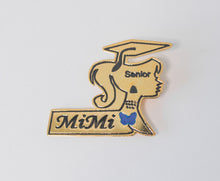 Load image into Gallery viewer, Graduation - girl picture hat Name brooch