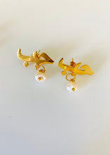 Load image into Gallery viewer, Custom Earrings - name + pearl