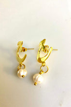 Load image into Gallery viewer, Custom Earring - letter + pearl
