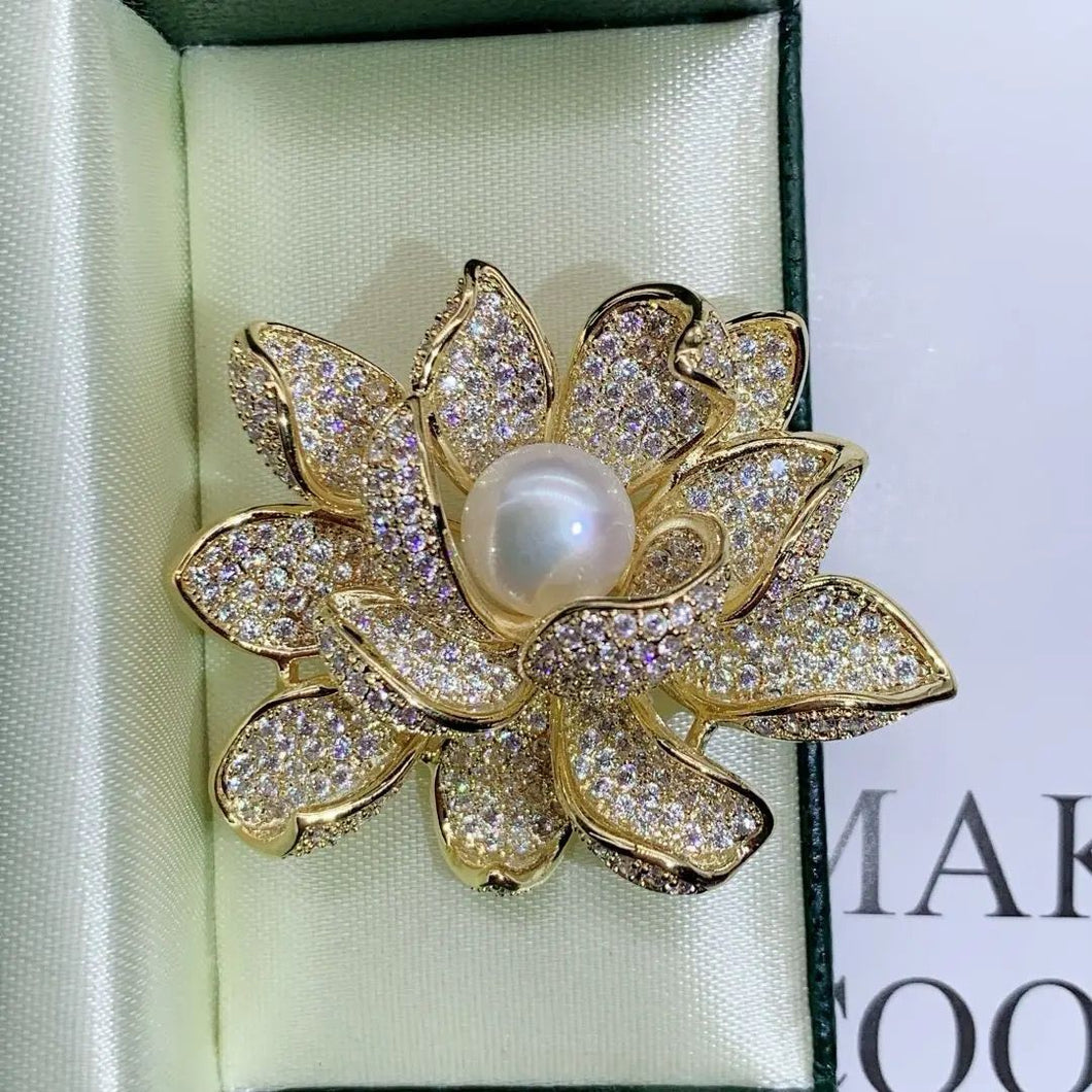 Brooch - Gold plated Flower white lolly