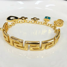 Load image into Gallery viewer, Bracelet - Gold bracelet zigzag chain with pendants
