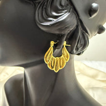Load image into Gallery viewer, Stainless steel- Earrings gold wide leaves
