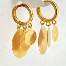 Load image into Gallery viewer, arring - Gold circle coins pendants
