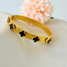 Load image into Gallery viewer, Stainless steel - Gold simple bangle with black clovers
