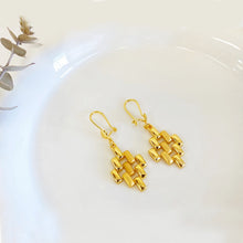Load image into Gallery viewer, Earring - Gold long chain new shape
