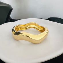Load image into Gallery viewer, Bracelet - Gold wide simple waves
