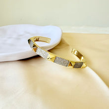 Load image into Gallery viewer, Bracelet - Gold-plated open bangle pyramid stud
