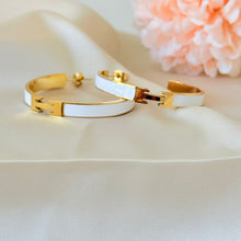 Load image into Gallery viewer, Stainless steel- Earrings open circle white
