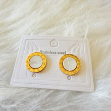 Load image into Gallery viewer, Stainless steel- Earring gold circle around white one
