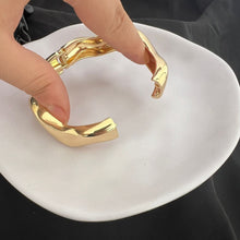 Load image into Gallery viewer, Bracelet - Gold wide simple waves
