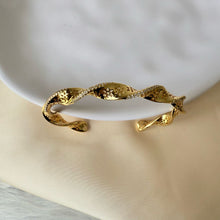 Load image into Gallery viewer, Bracelet - Gold-plated open bangle simple twisted stones
