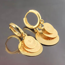 Load image into Gallery viewer, arring - Gold circle coins pendants
