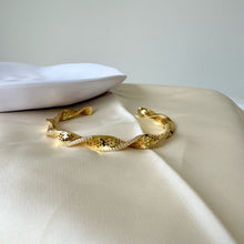 Load image into Gallery viewer, Bracelet - Gold-plated open bangle simple twisted stones
