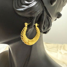 Load image into Gallery viewer, Stainless steel- Earrings gold vintage shape
