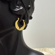 Load image into Gallery viewer, Stainless steel- Earrings gold wings
