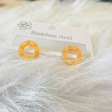 Load image into Gallery viewer, Stainless steel- Earring gold circle letters
