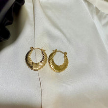 Load image into Gallery viewer, Stainless steel- Earrings gold vintage shape
