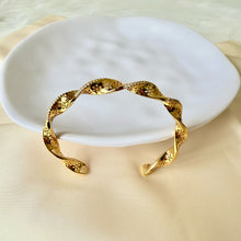 Load image into Gallery viewer, Bracelet - Gold-plated open bangle simple twisted stones
