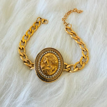 Load image into Gallery viewer, Stainless steel - Bracelet chain with queen shape stones
