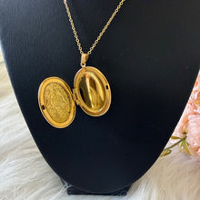 Load image into Gallery viewer, Necklace - Stainless steel gold opened oval shape with flowers
