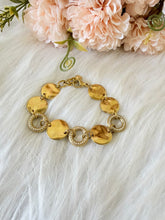 Load image into Gallery viewer, Bracelet - Gold circles chain bracelet with stone circle
