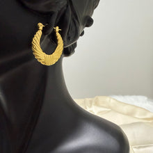 Load image into Gallery viewer, Stainless steel- Earrings gold vintage shape
