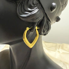 Load image into Gallery viewer, Stainless steel- Earrings gold oval
