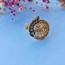 Load image into Gallery viewer, Ring size 9 - circle zircon with green leaves
