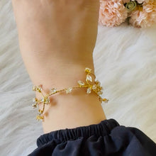 Load image into Gallery viewer, Bracelet - Gold twisted bracelet with stones
