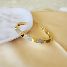 Load image into Gallery viewer, Bracelet - Gold-plated open bangle pyramid stud
