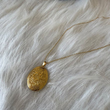 Load image into Gallery viewer, Necklace - Stainless steel gold opened oval shape with flowers

