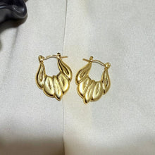 Load image into Gallery viewer, Stainless steel- Earrings gold wide leaves
