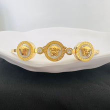 Load image into Gallery viewer, Bracelet- stainless steel gold white zigzag style
