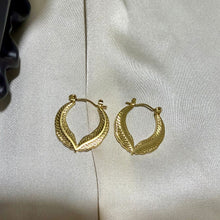Load image into Gallery viewer, Stainless steel- Earrings gold wings
