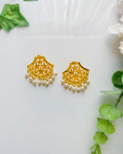 Load image into Gallery viewer, Customize Earring - Stars + pearls
