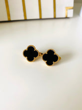 Load image into Gallery viewer, Earring - black flower
